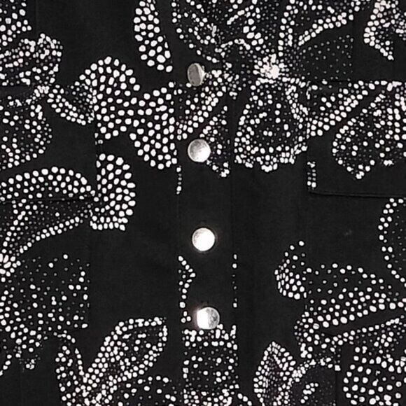 NWT Cocomo Plus Size 2X Black & White Floral Print Pintuck 3/4 Sleeve Top - Picture 3 of 7